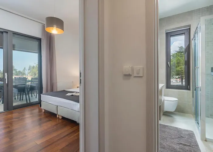Spada 3 Bedrooms Near The Beach! Пореч