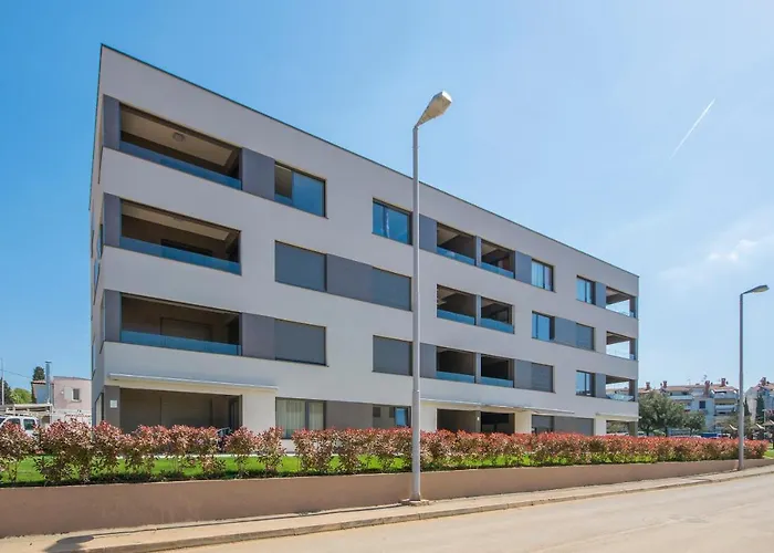 Spada 3 Bedrooms Near The Beach! * Πόρετς